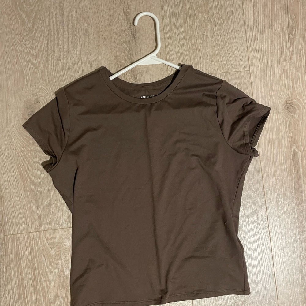 Hollister Women’s Short Sleeve Crew Tee in Brown